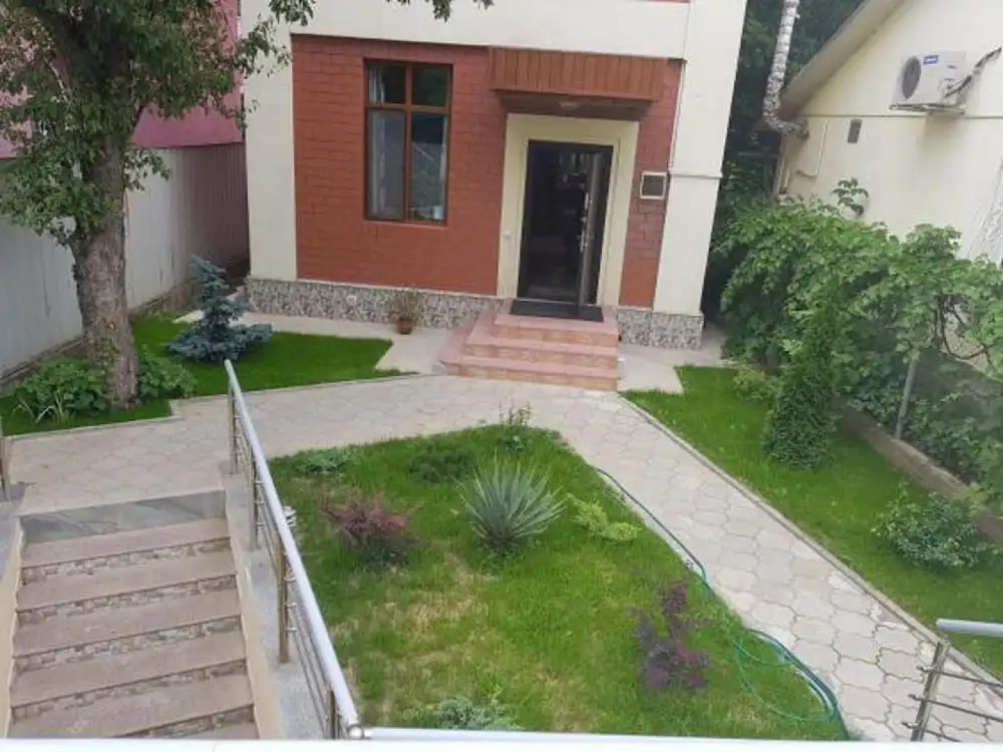 Mountain Road Hostel