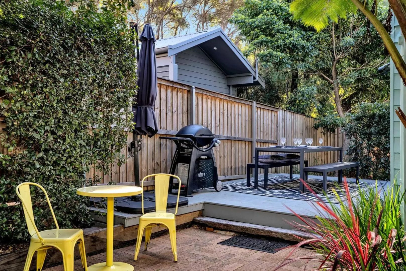 THE GREEN WHALER Hyams Beach 4pm Check Out Sundays except Peak season