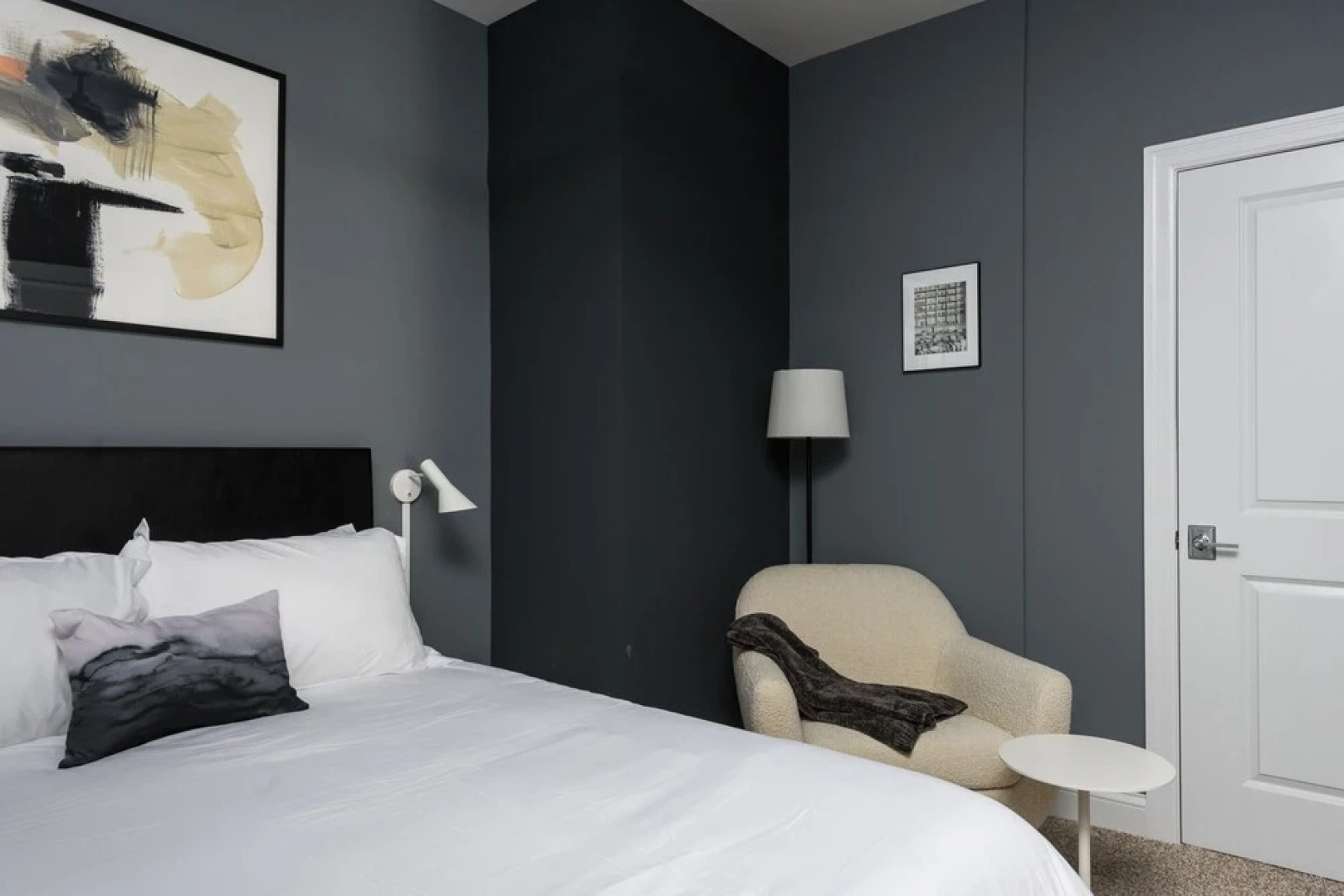 Bordeaux - Luxe LF Square Apts with Rooftop by Zencity