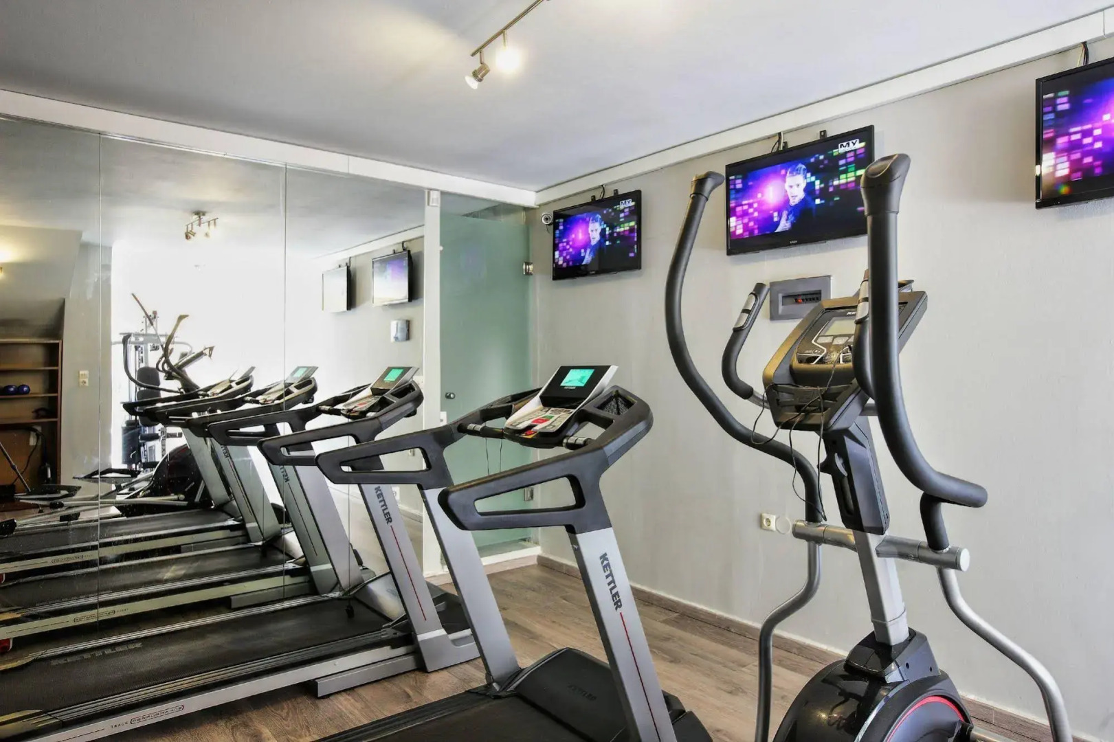 Отель Menia Beach