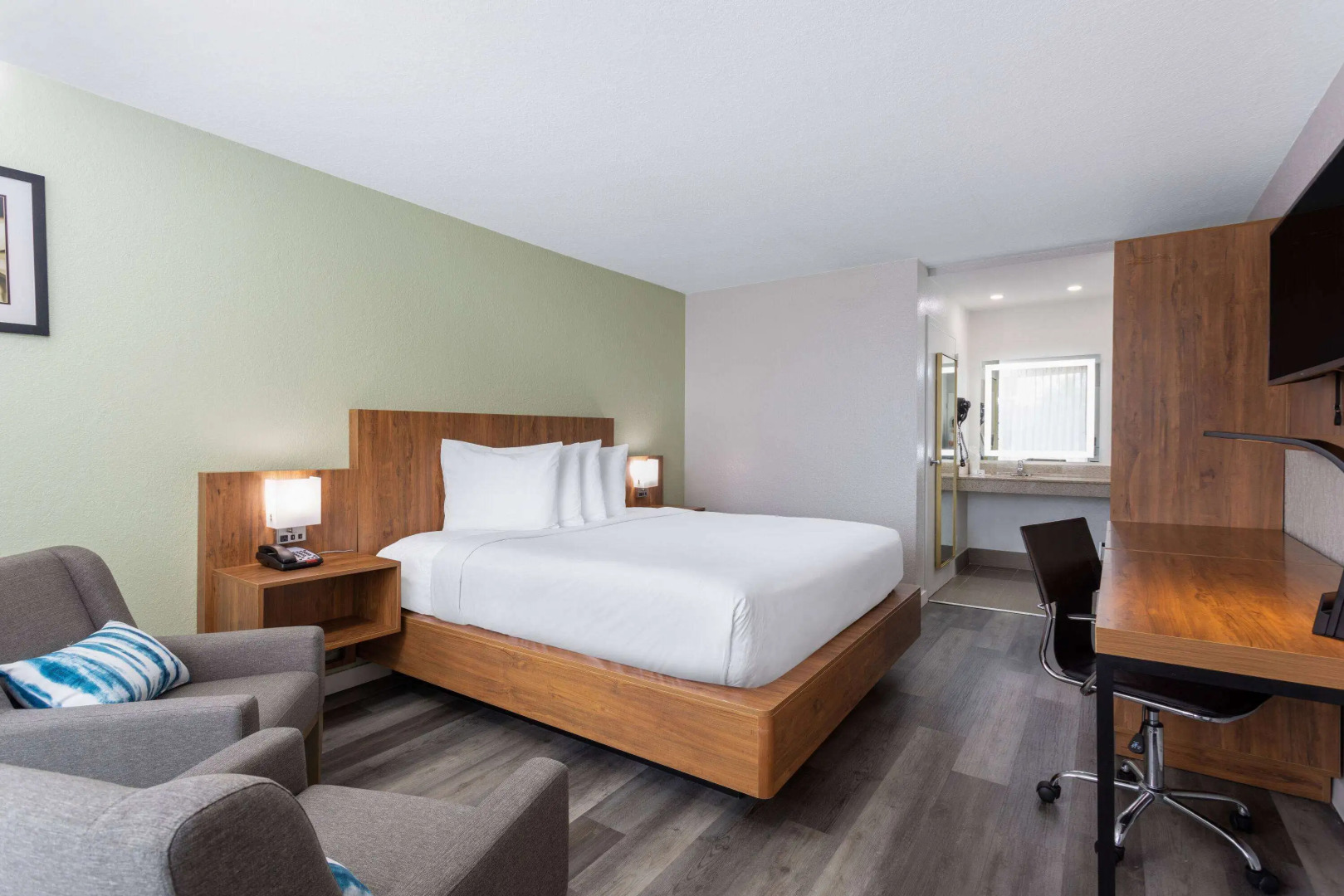 Ramada by Wyndham Altamonte Springs Near I-4