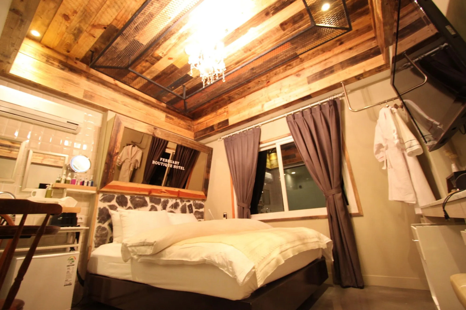 Hotel February Suseong