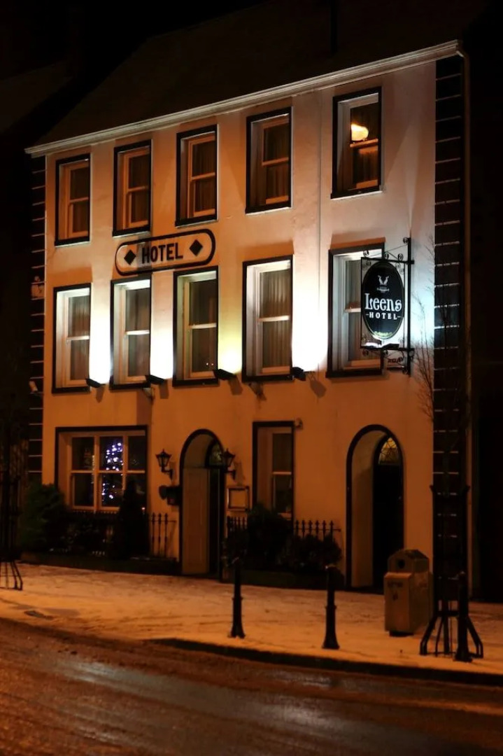 Leens Hotel