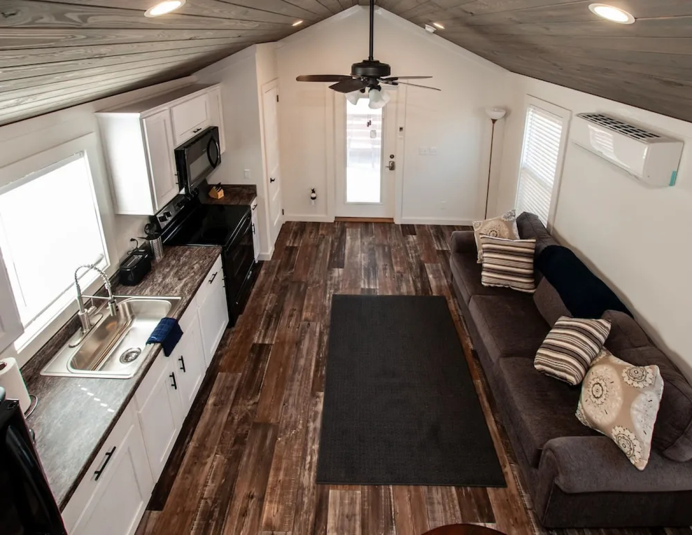 Sunset , River Rocks Landing With 3 Pools! 1 Bedroom Bungalow