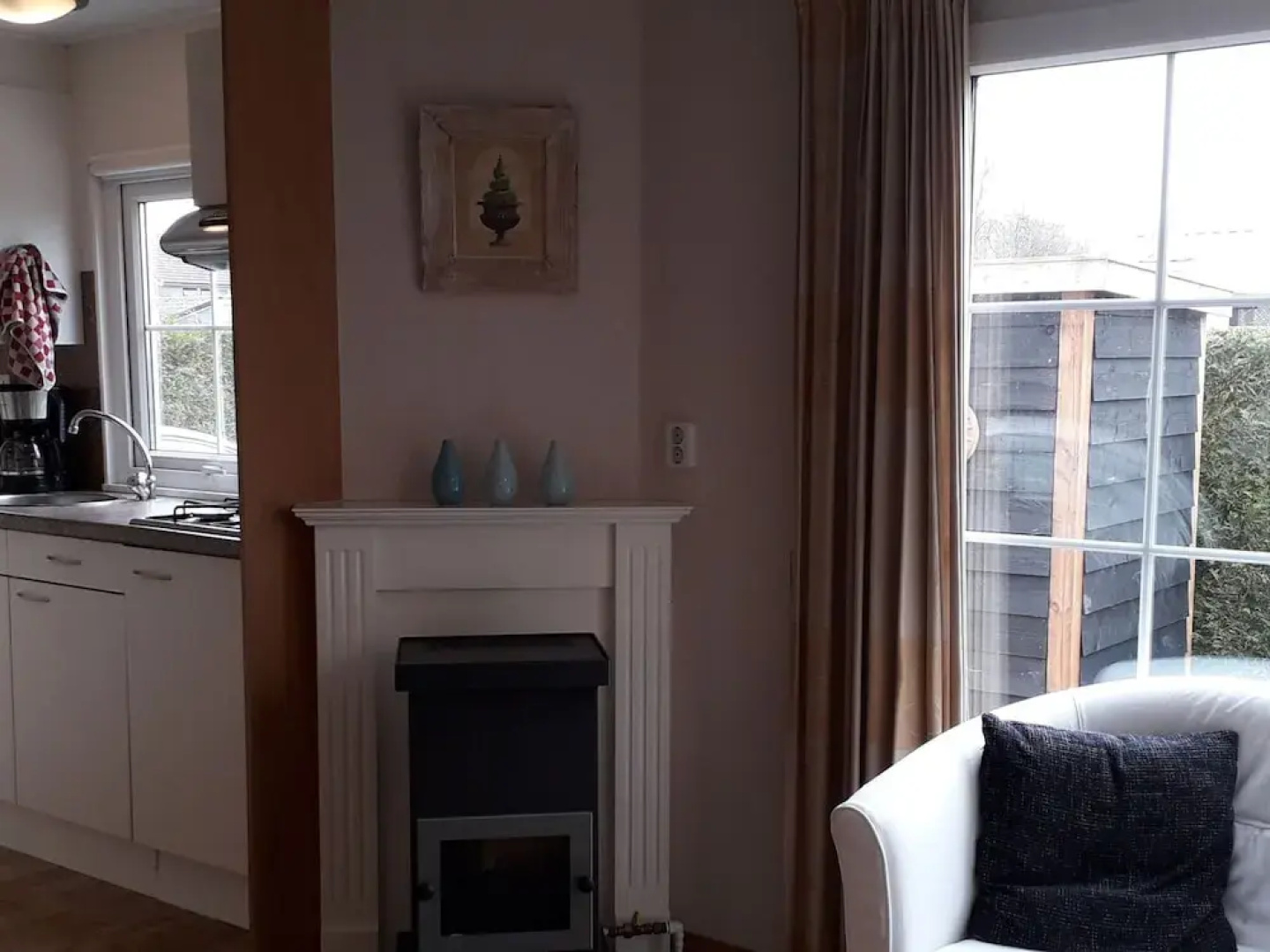 Nicely Furnished Chalet with Oven near Wadden Sea