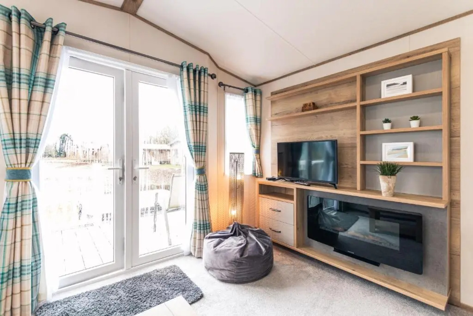 Squirrel Lodge with Hot Tub