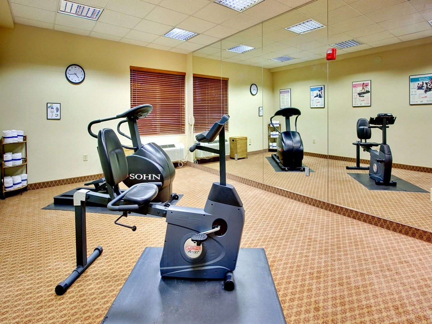 Holiday Inn Express Hotel & Suites PEORIA NORTH - GLENDALE by IHG