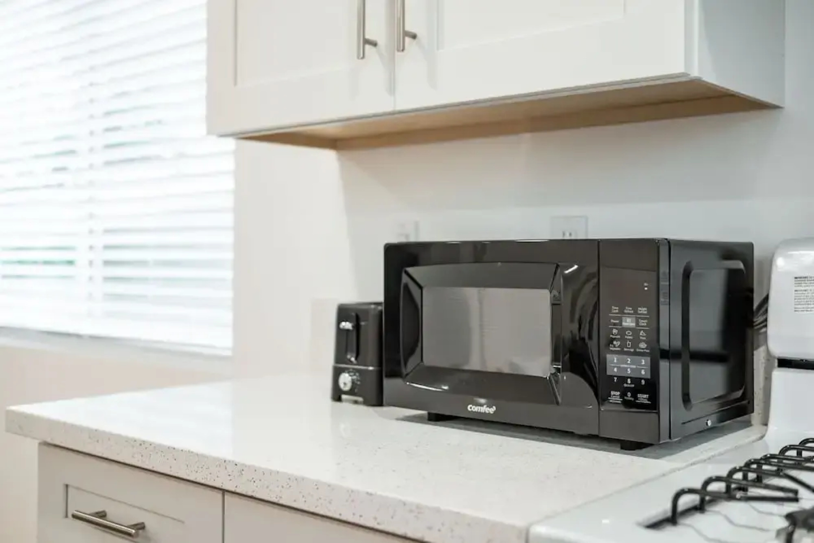 Cozy Modern Stay in Alhambra 30plus Days Welcome