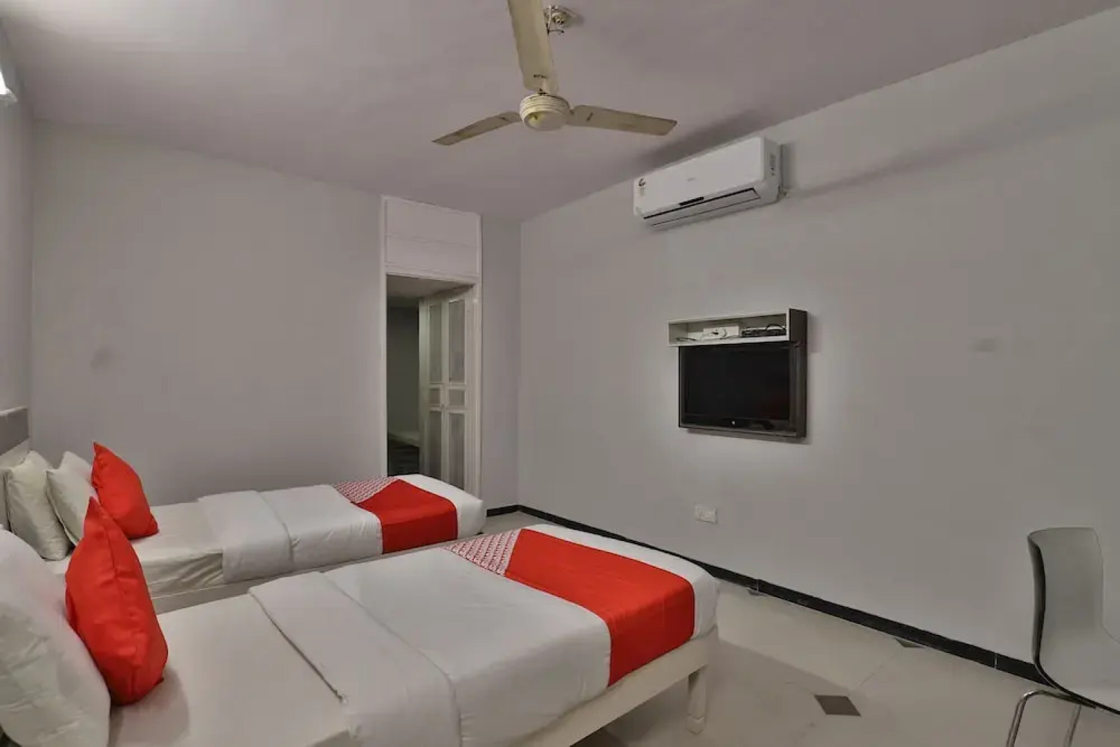 OYO 27796 Hotel Jubilee