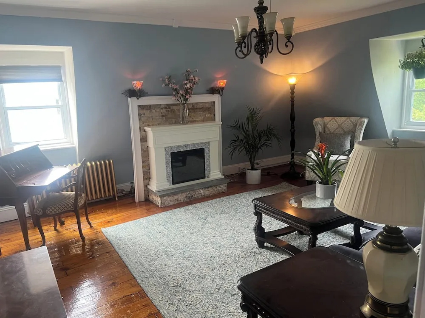 2Br Private Victorian Apartment in City Location on Half Acre Sleeps 5