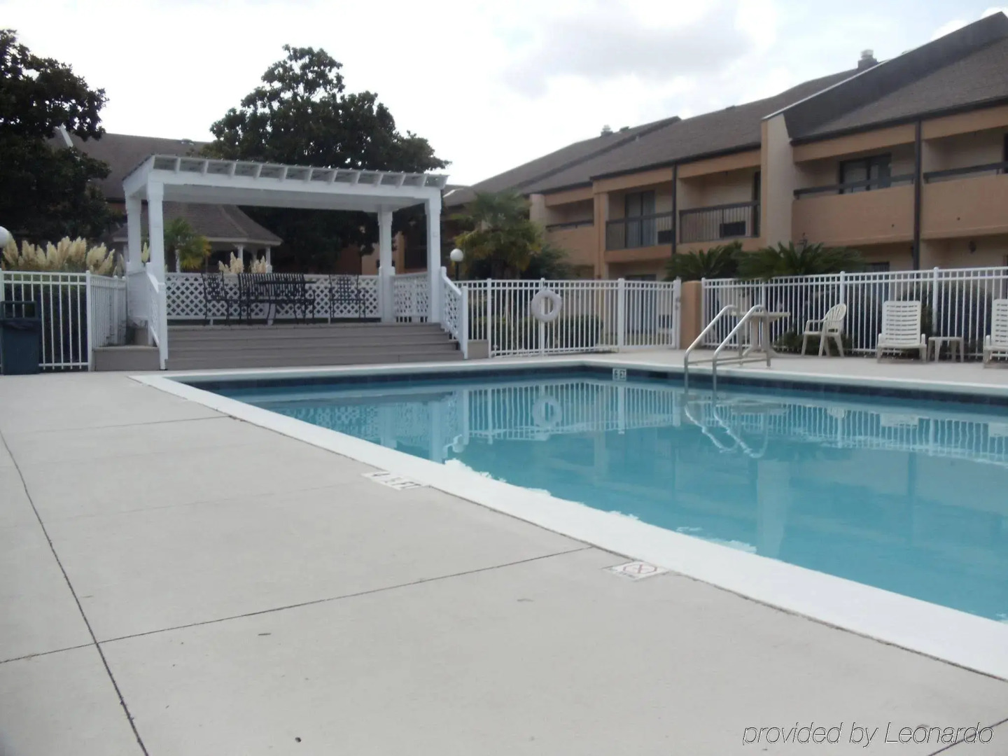 Quality Inn & Suites Pensacola Bayview
