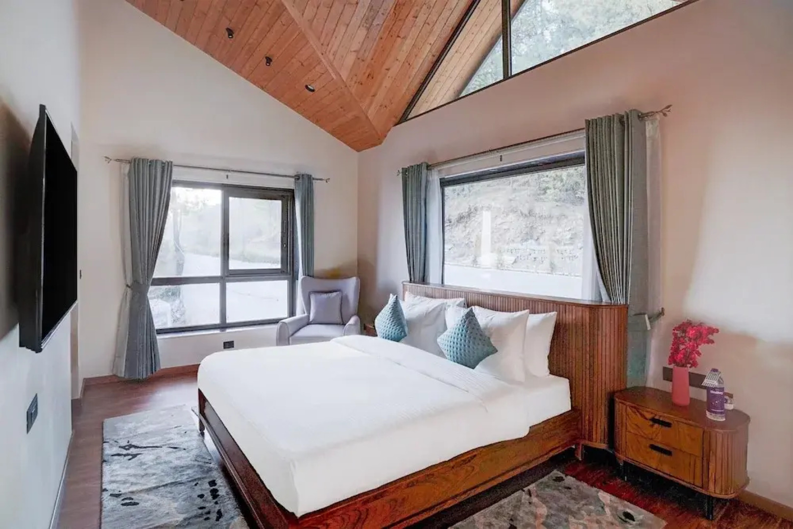 Sunday Premium 5 BHK Villa Mihika, Shimla