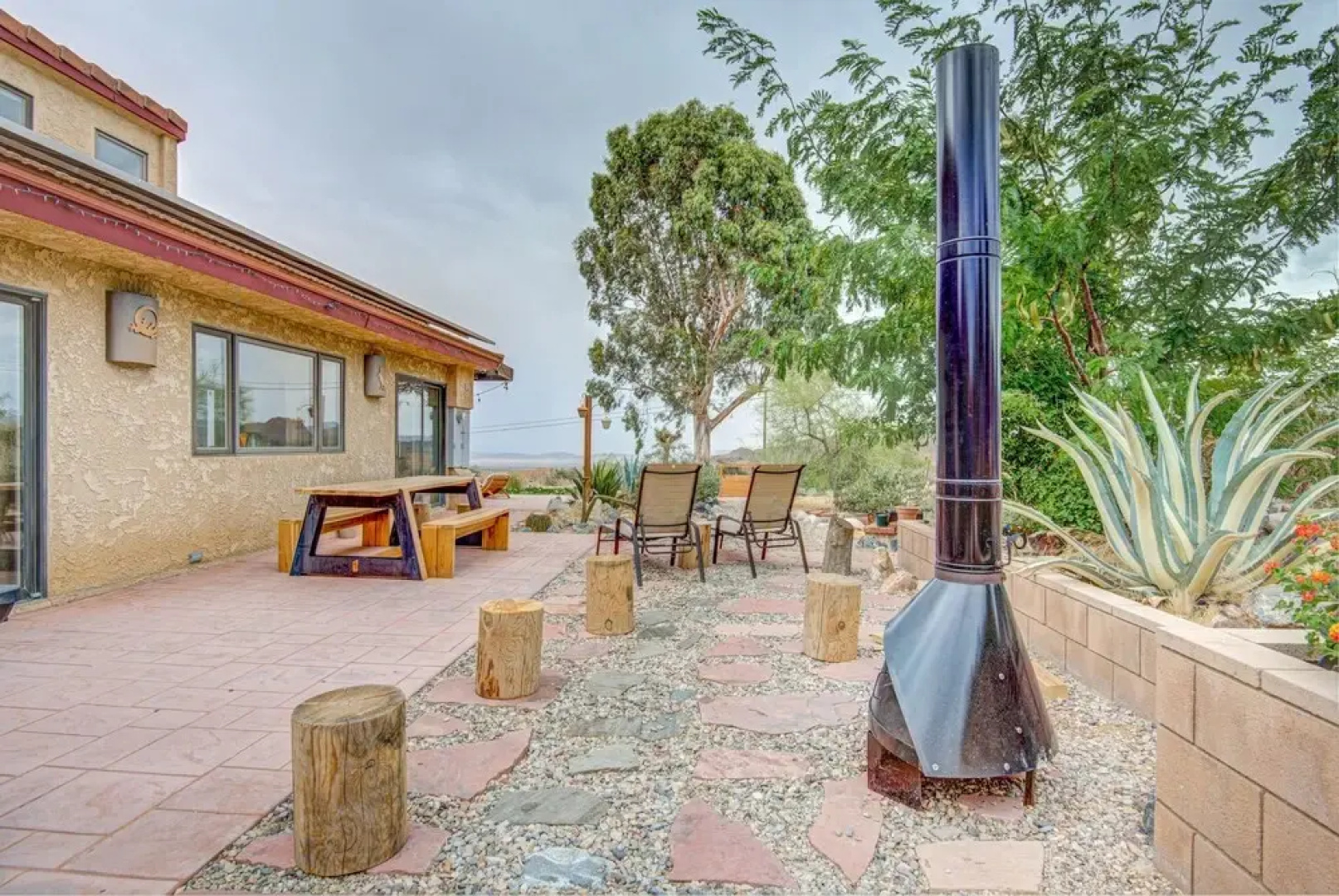 Joshua Tree Luxury Dream Modern 5 Bedroom!