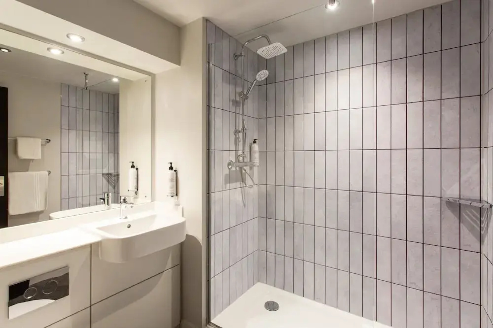 Premier Inn Wakefield South - M1 Jct39