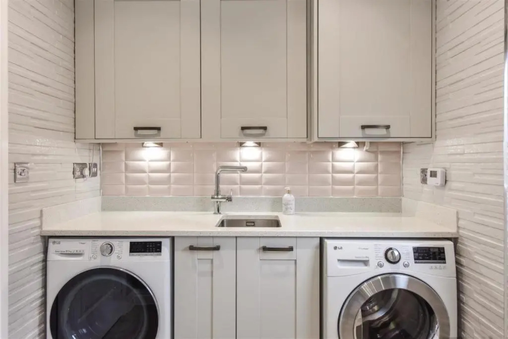 Luxury 4 Bedroom Detached House