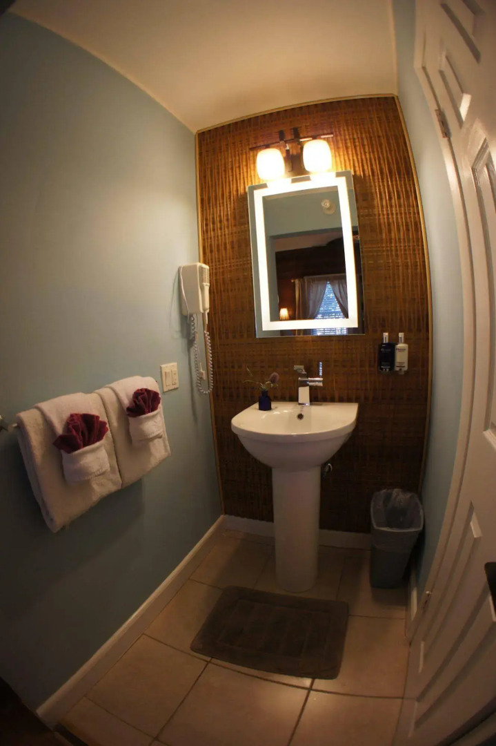 Seascape Tropical Inn - Adult Exclusive