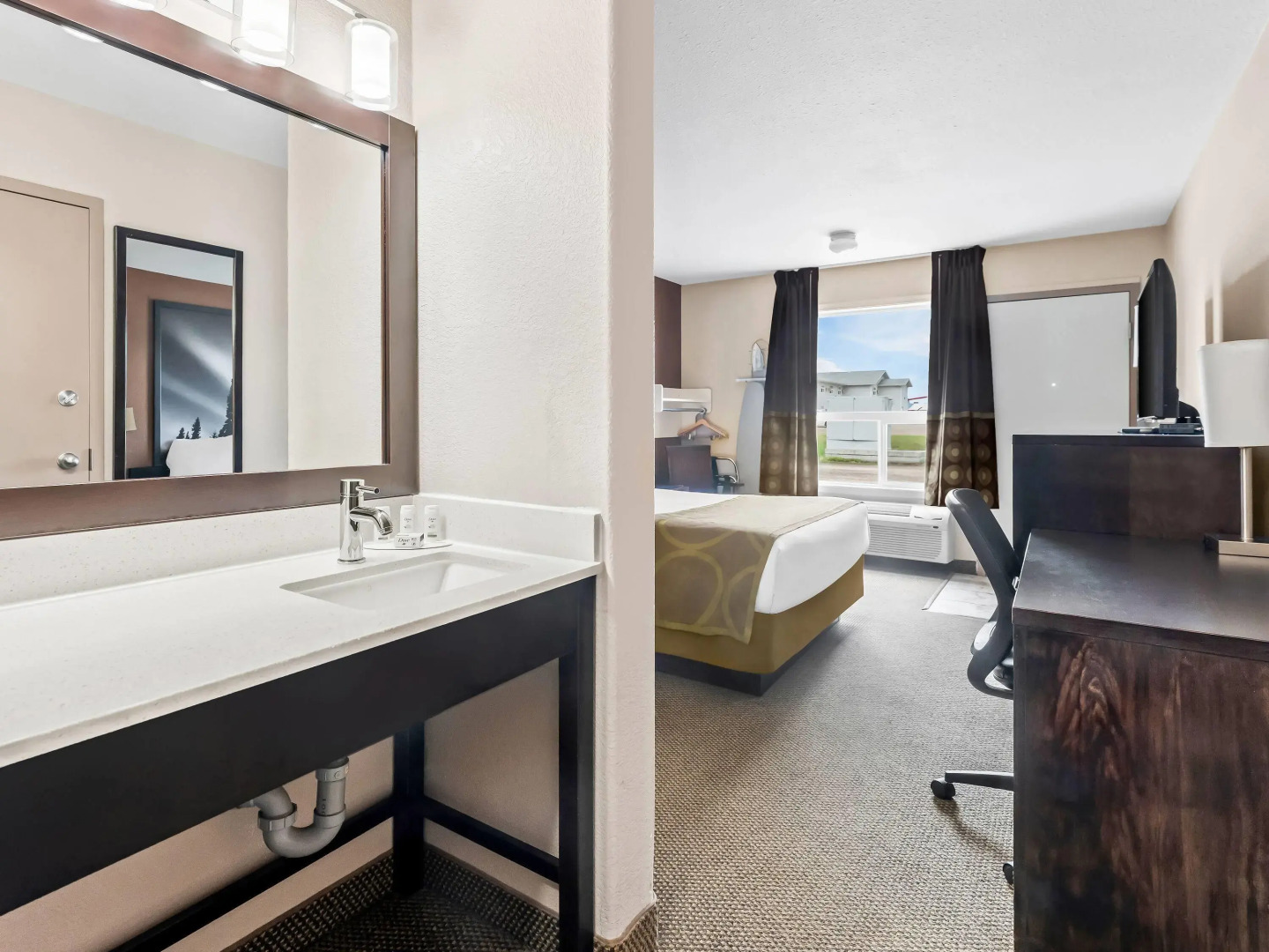 Super 8 by Wyndham Meadow Lake