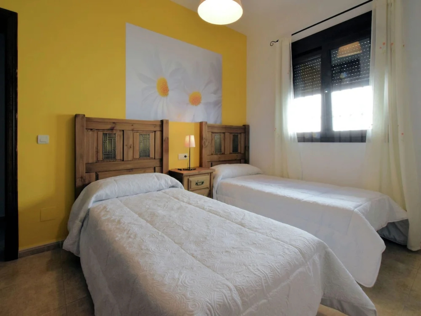 Spacious Villa in Sayalonga with Jacuzzi