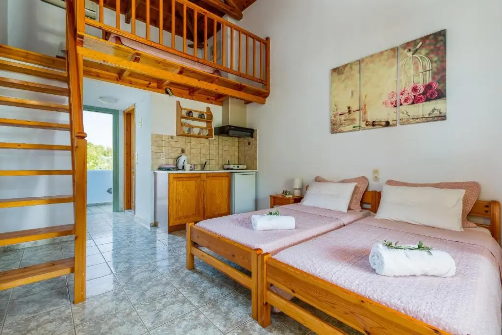 Smaragdi Rooms and Studios