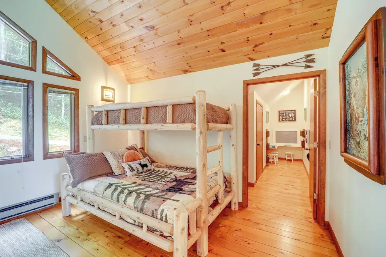 1 Mi to Otter Falls: Mtn-view Gem w/ Deck