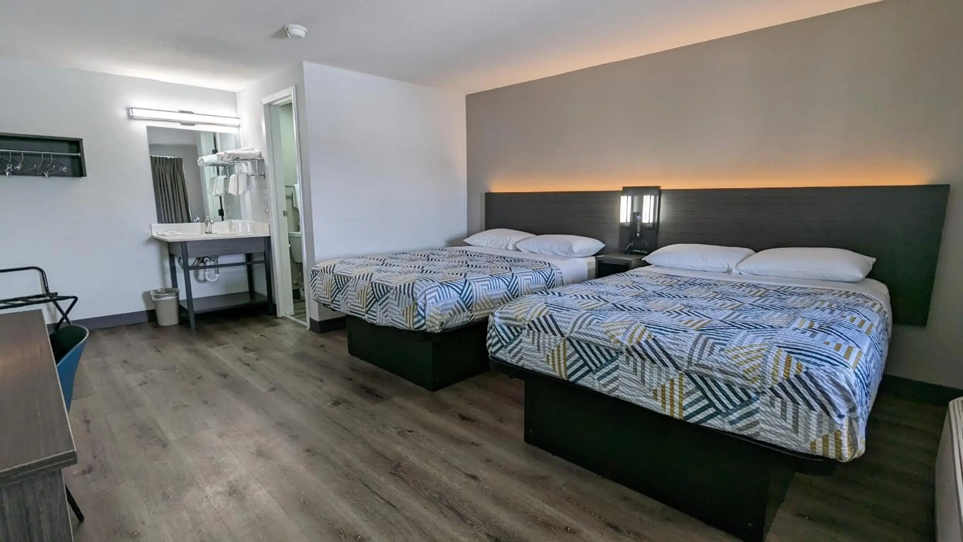 Motel 6 Leominster, MA