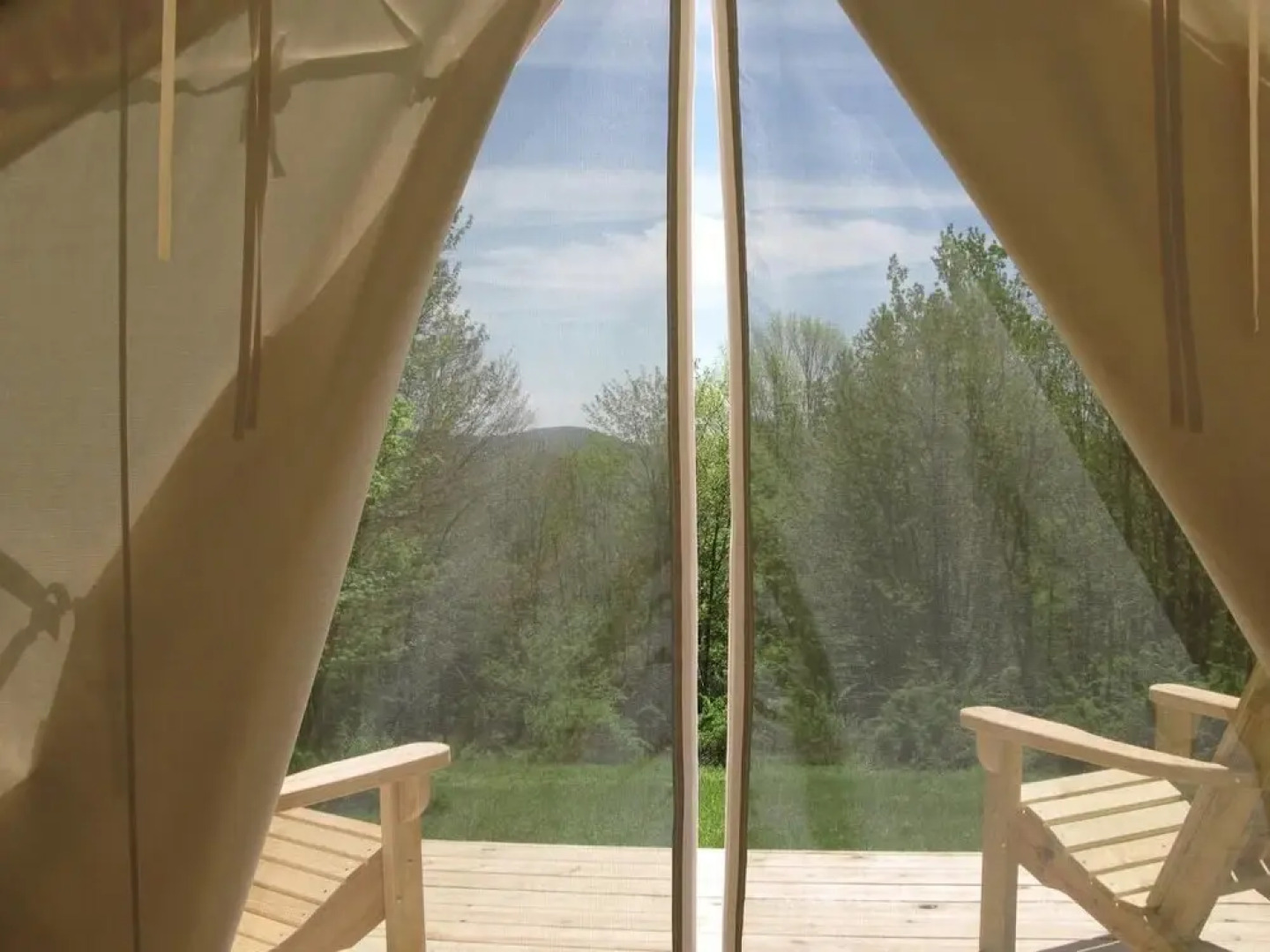 Tentrr - Bambi and Thumper's Hideaway