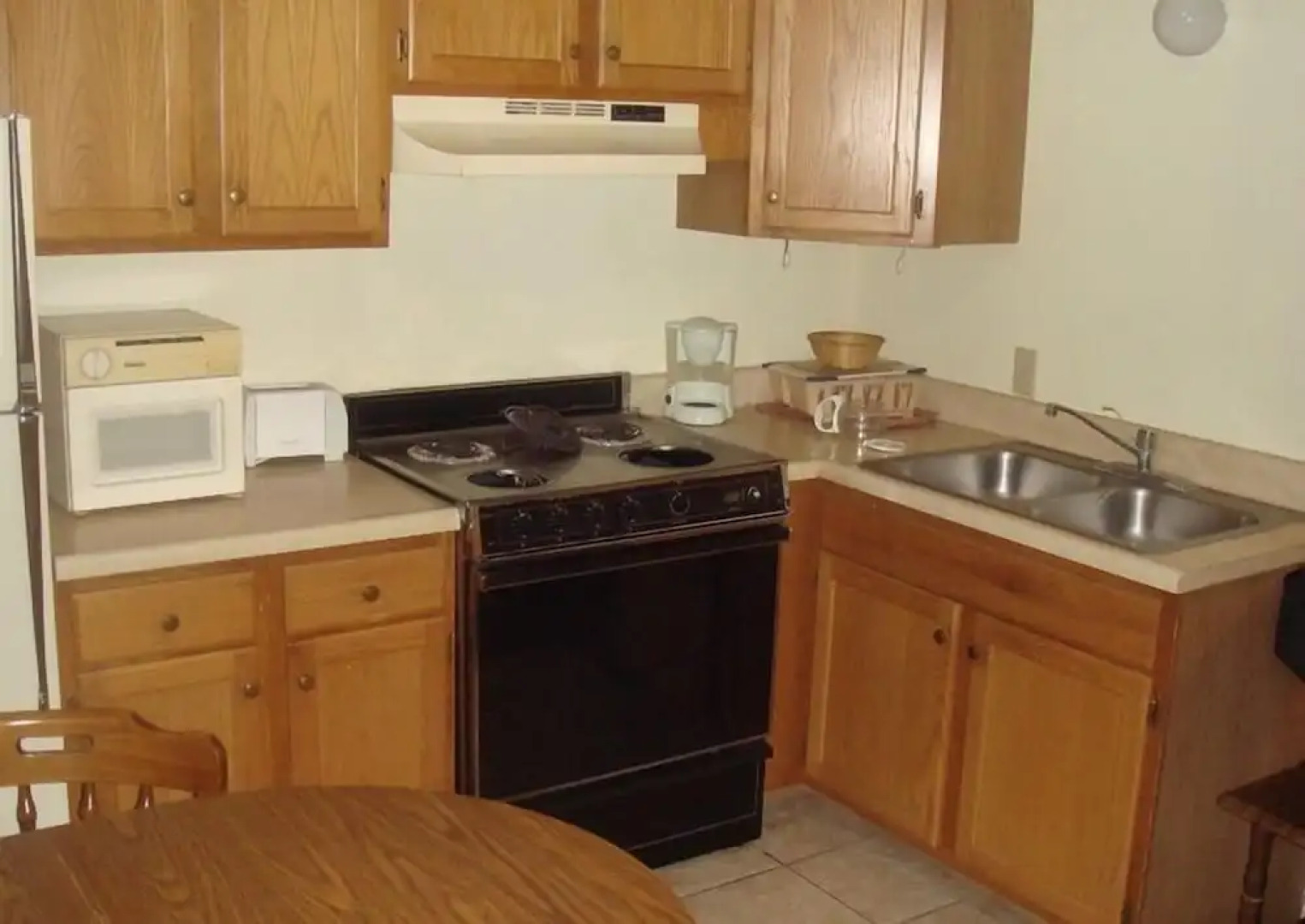 Townhouse Inn & Suites