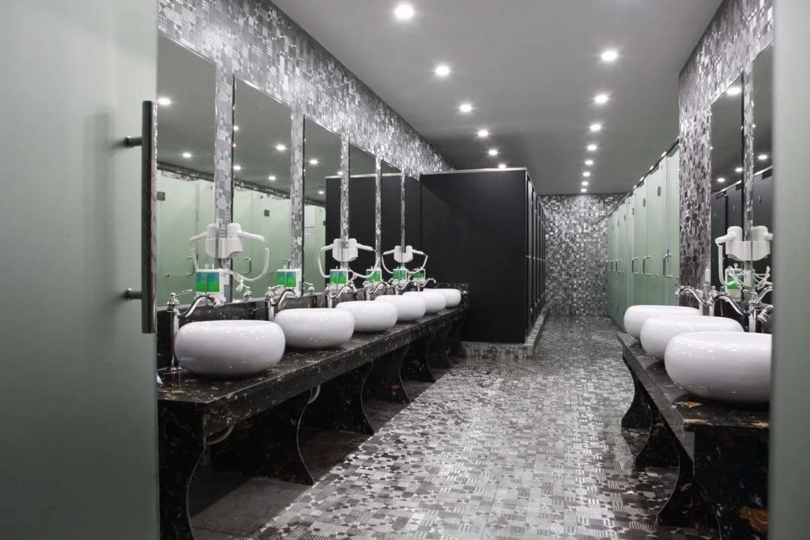 Hangzhou Space Capsule Hotel