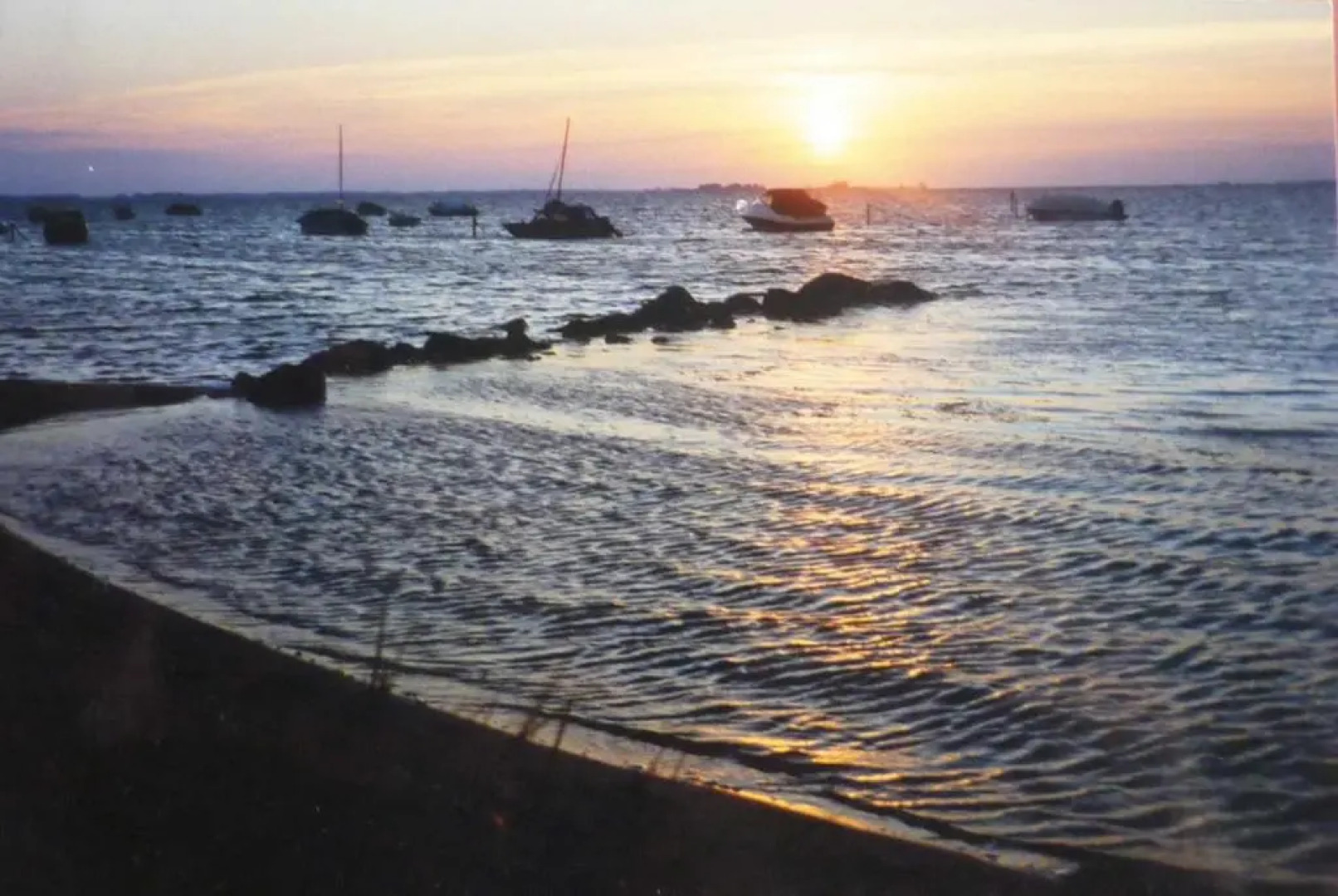 Holzblockhaus mit Kamin am Kite-, Surf- und Badestrand