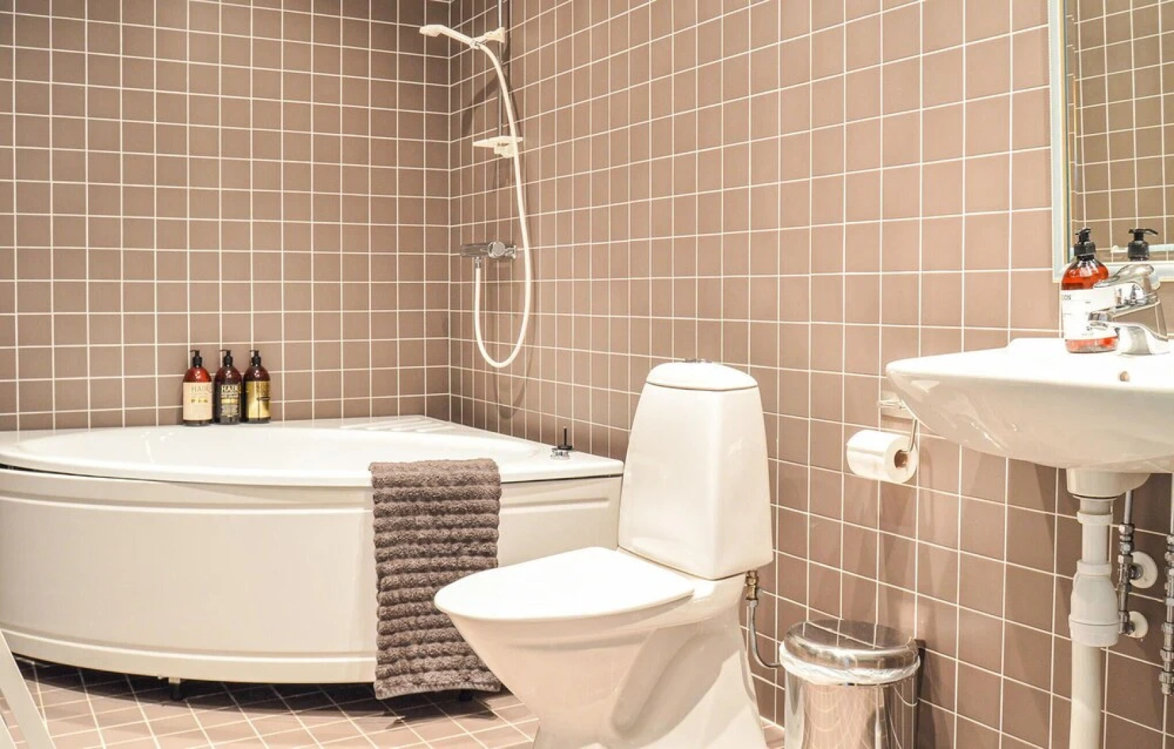 Nice Home in Trångsund With 4 Bedrooms and Wifi