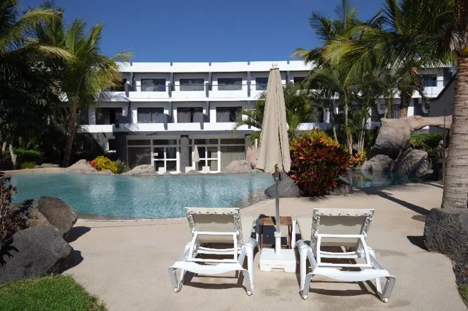 R2 Romantic Fantasia Dreams & Suites Hotel