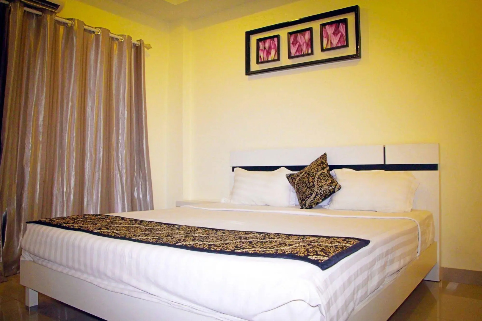 Royal Q&D Suites Hotel