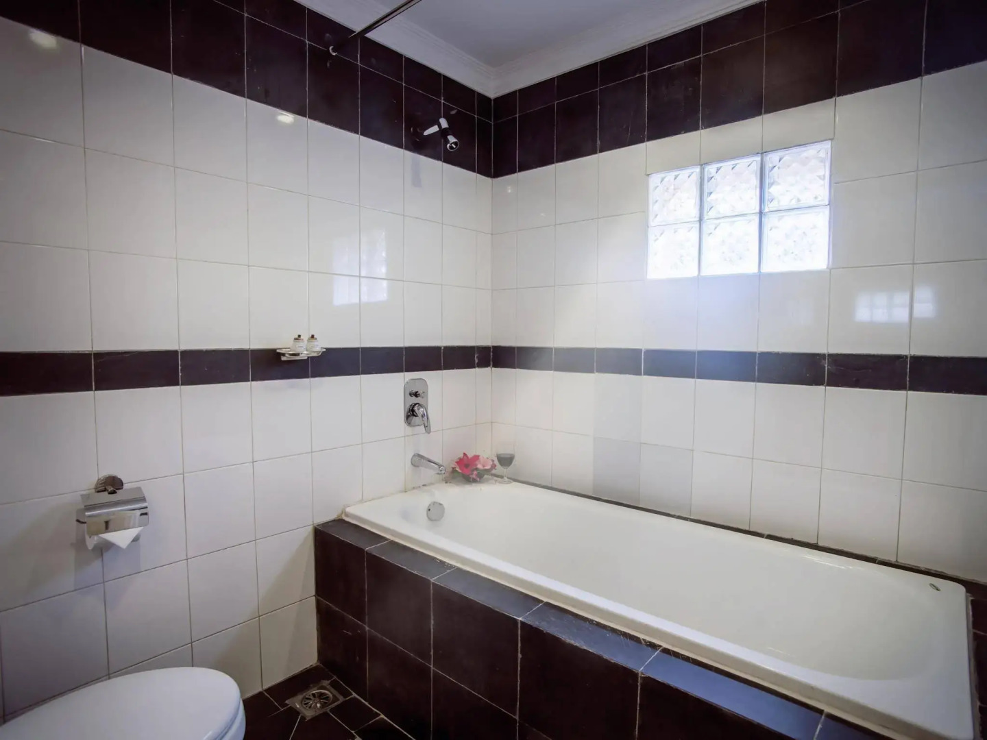 Victoria Nui Sam Lodge