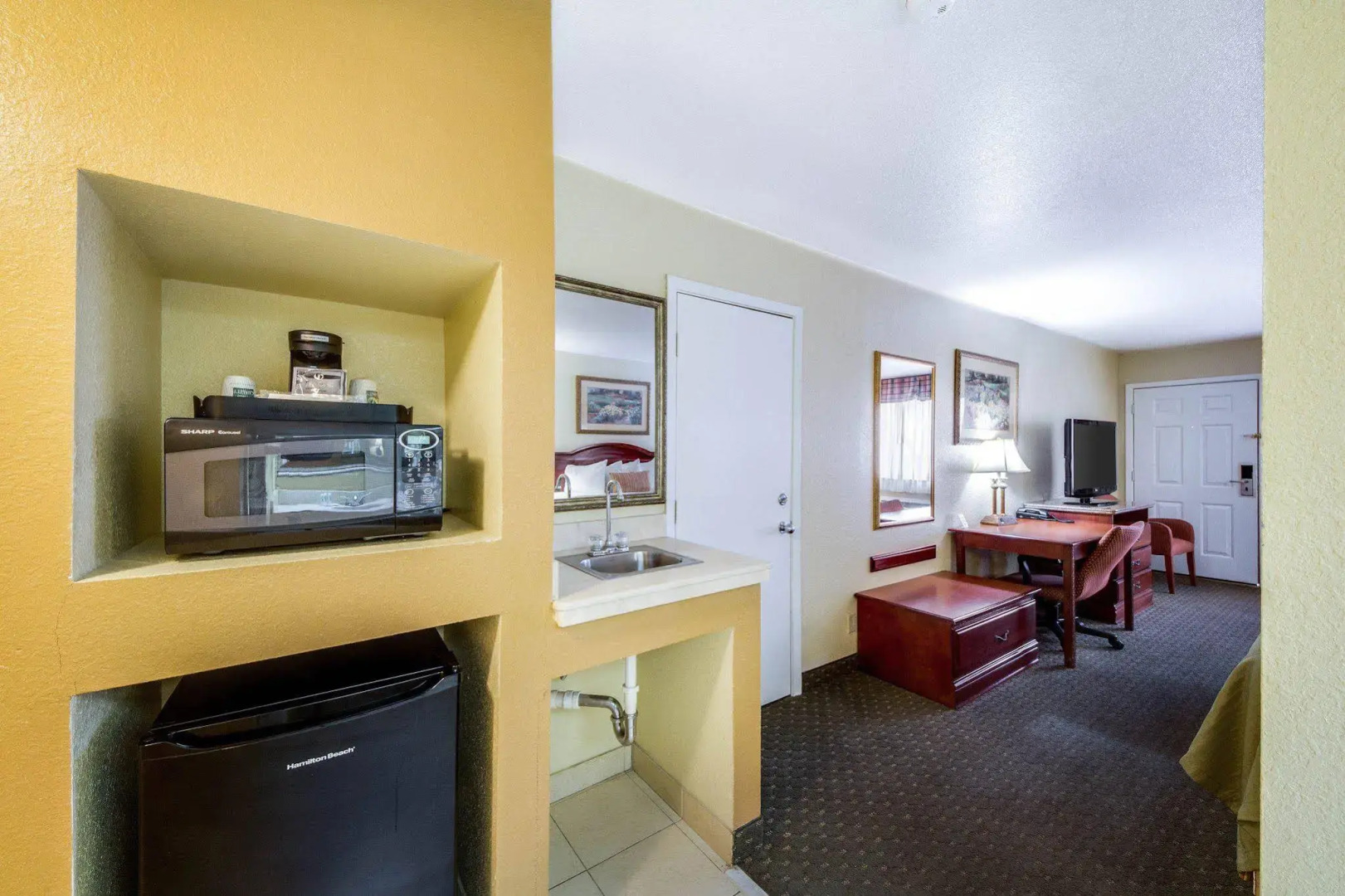 Econo Lodge Inn & Suites Eagle Pass