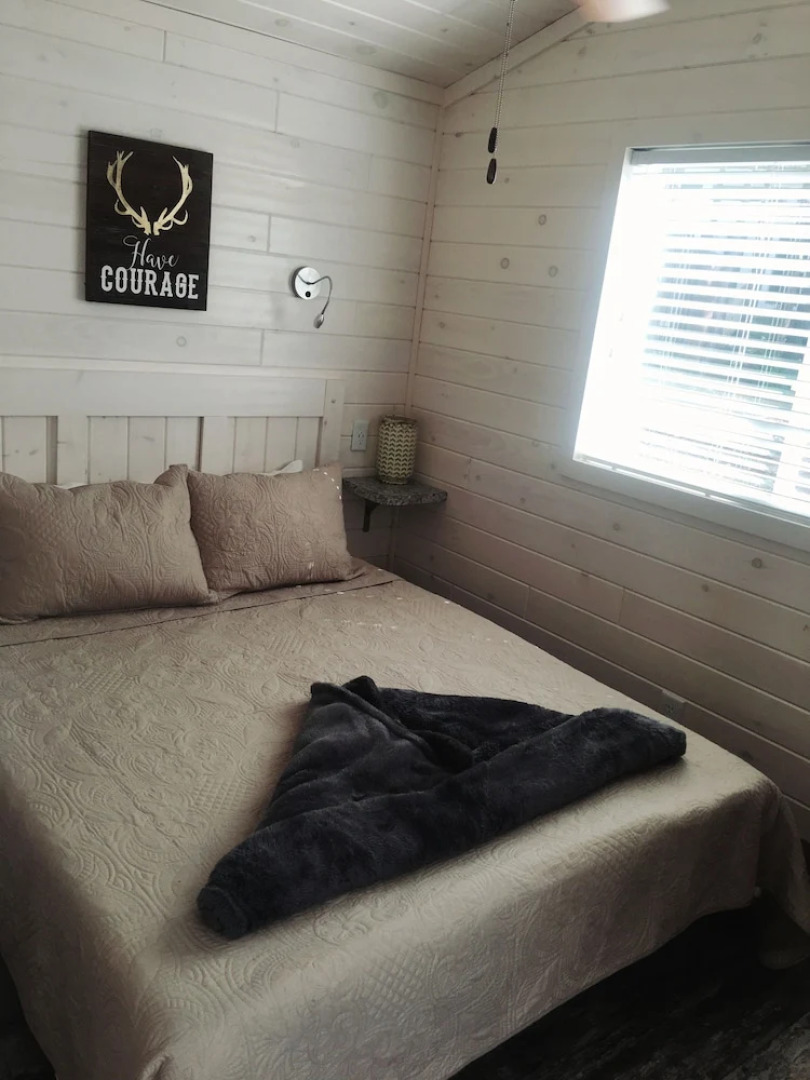 Lakefront Property Two Bedroom Cabin #33 at Long Cove Resort by Redawning