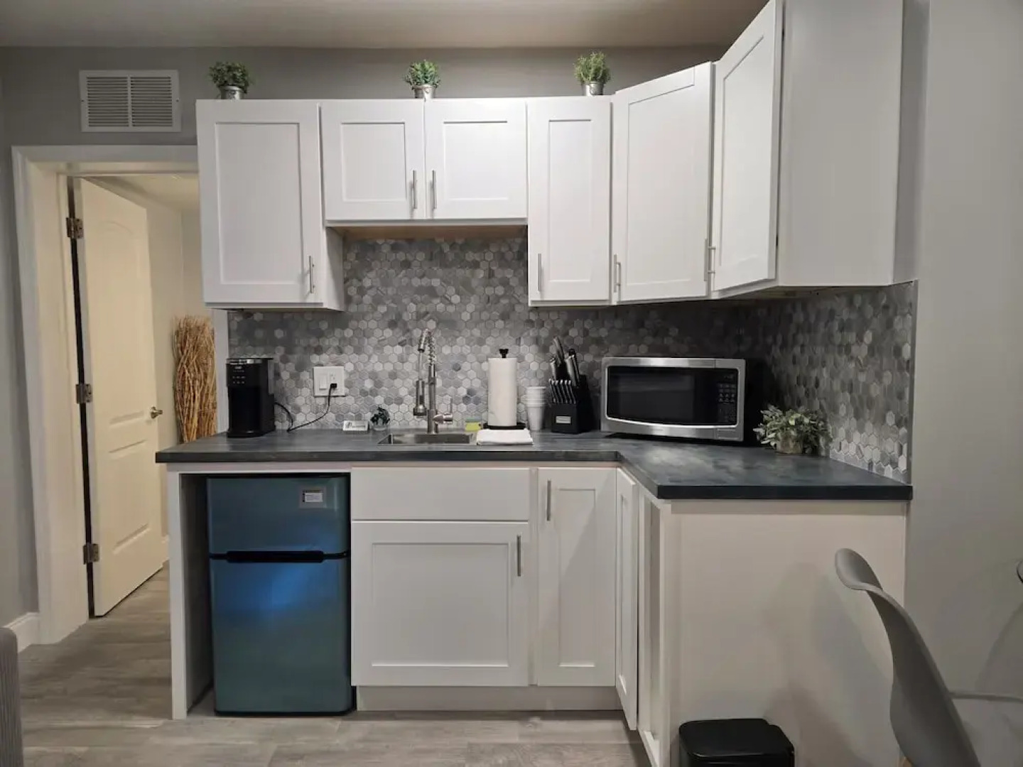 Barefoot Mailman Inn & Suites