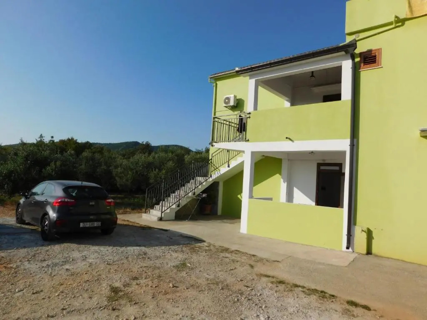 Apartments Leo Janjina