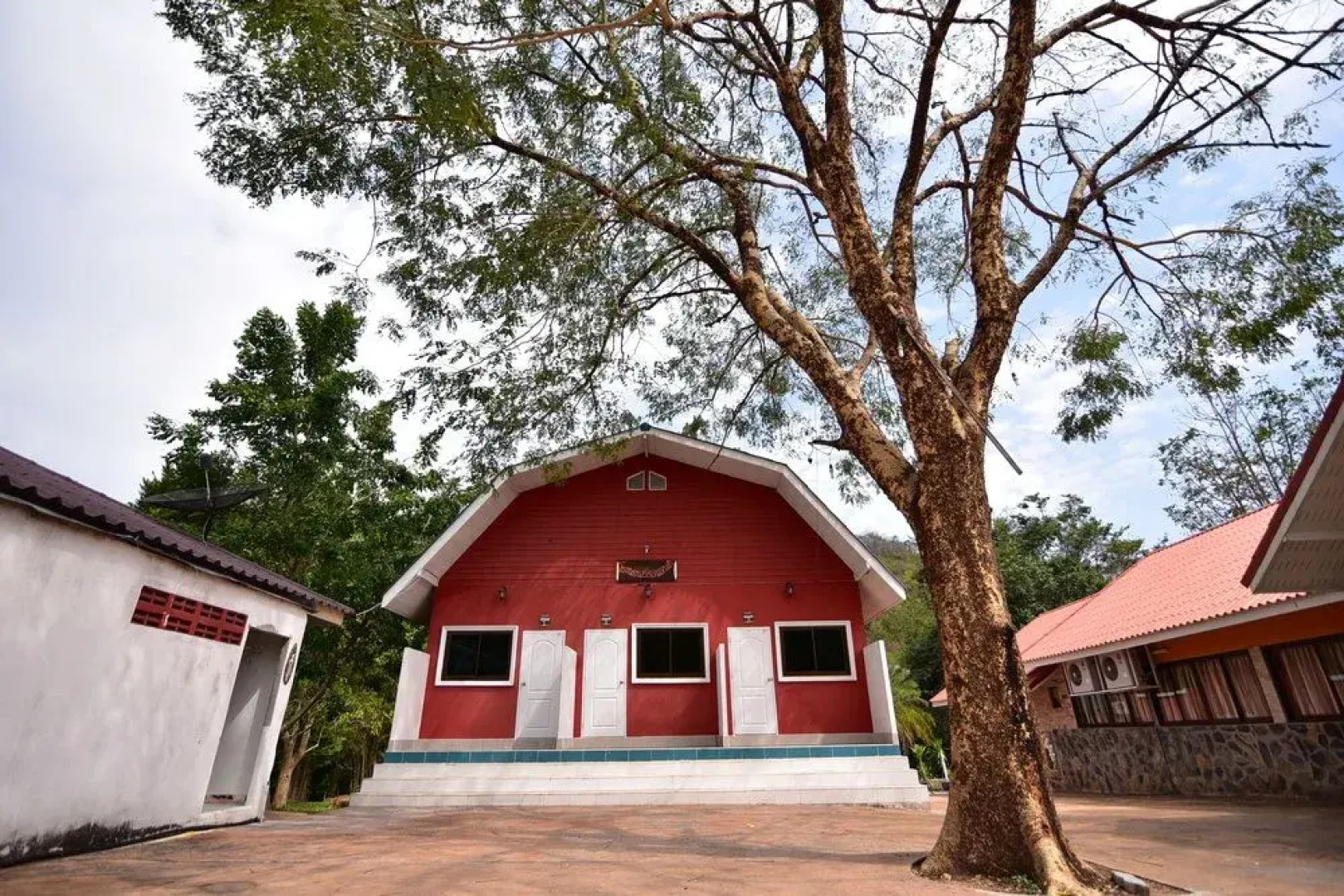 Petch Jed Sao Noi Resort