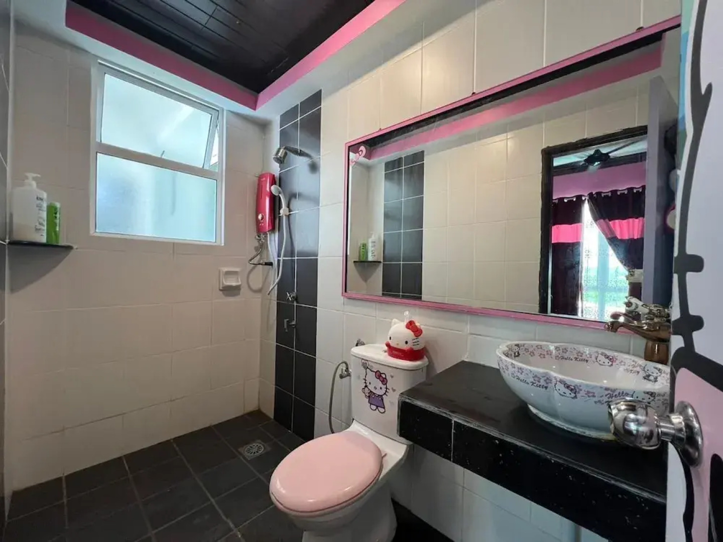 Hello Kitty Signature Suite