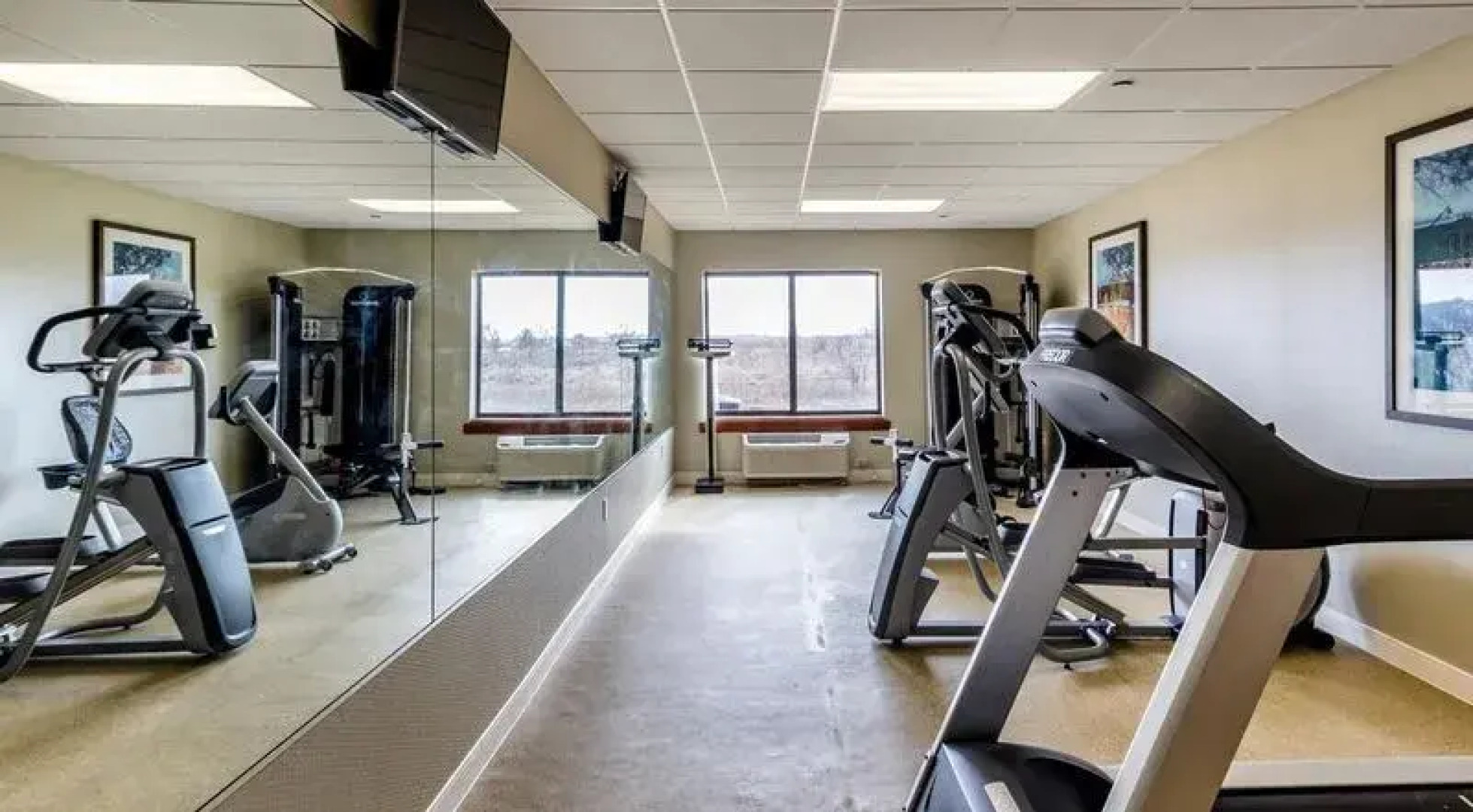 Holiday Inn Express & Suites Cedar Falls - Waterloo by IHG