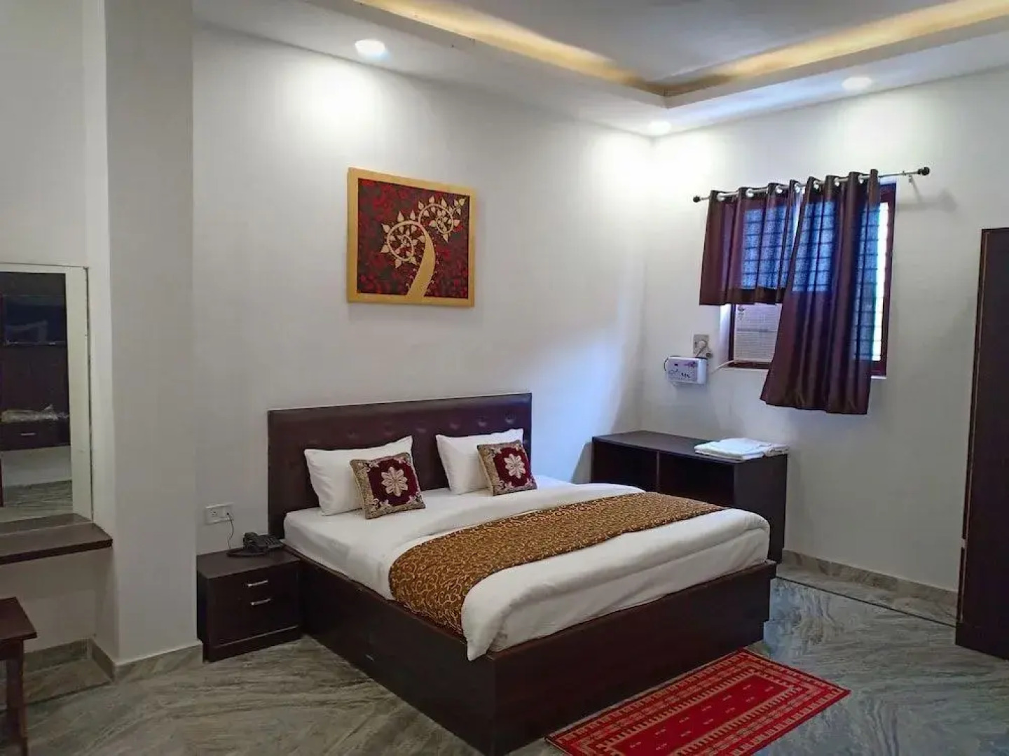 OAK TREE by Golden Plate