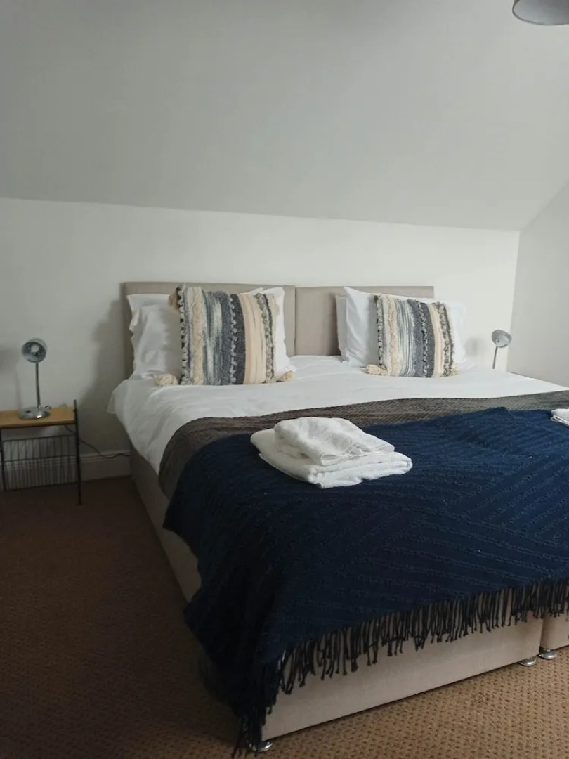 2 Bedrooms/sleeps 4/free Wifi/parking/outdoor Area