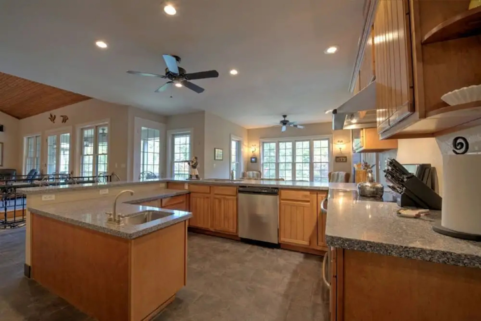 Lake Serenity - 6 Br Home