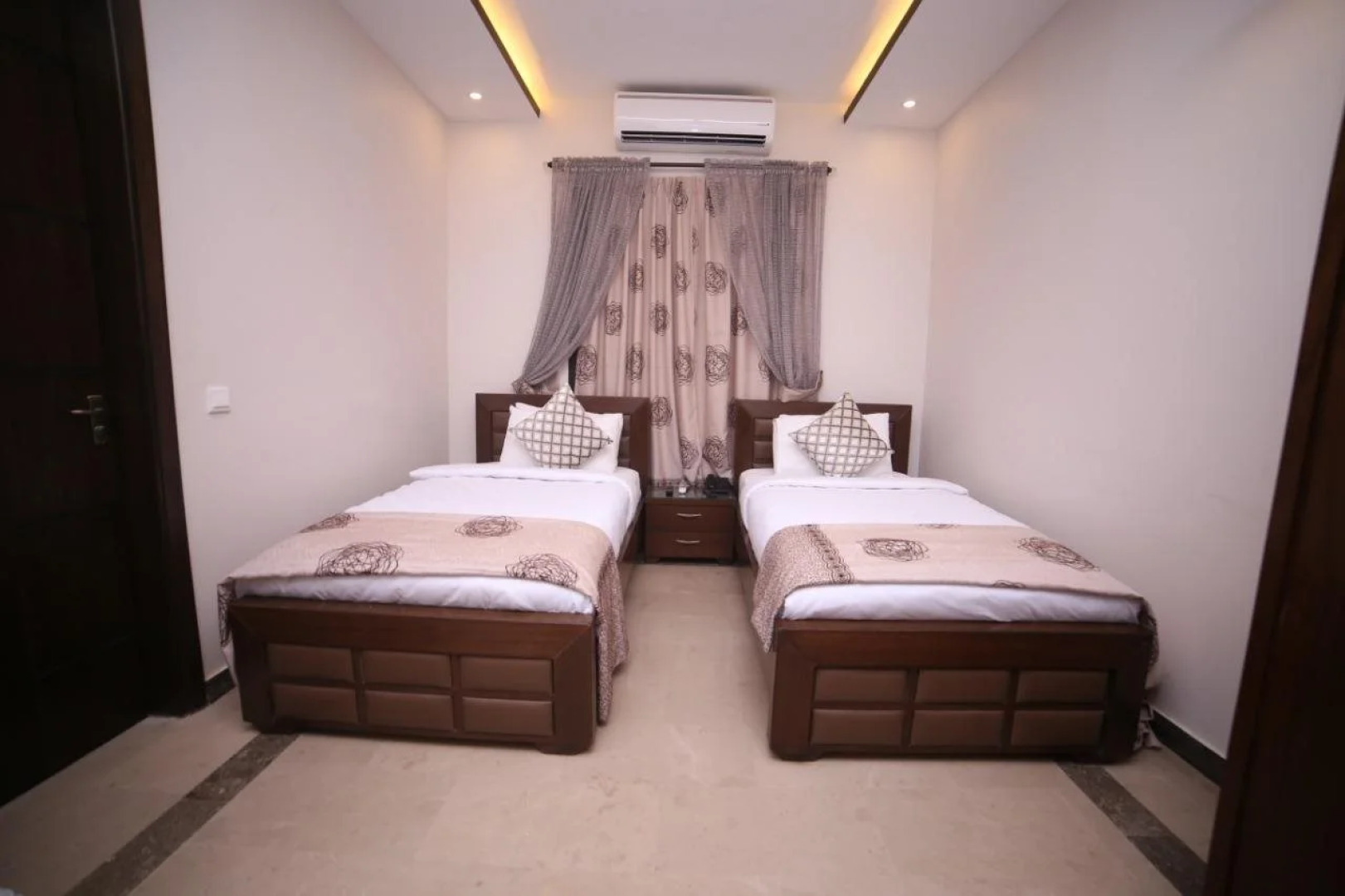 Zifan Hotel & Suites