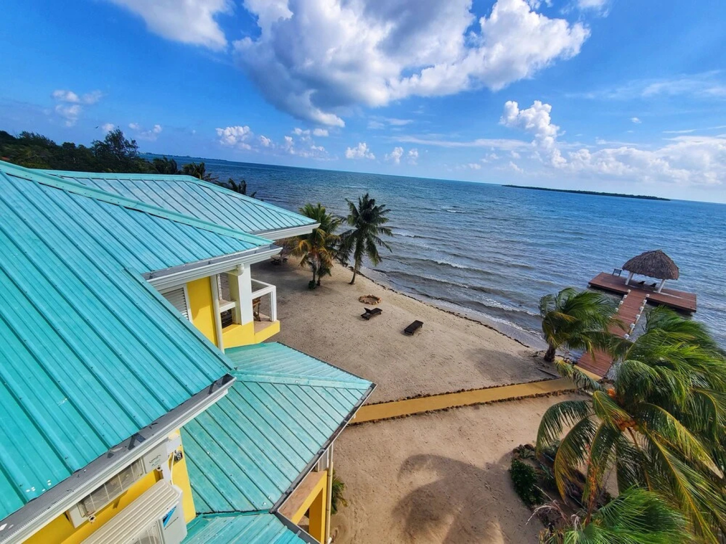 Lucky Duck Villa - Private Beach Escape