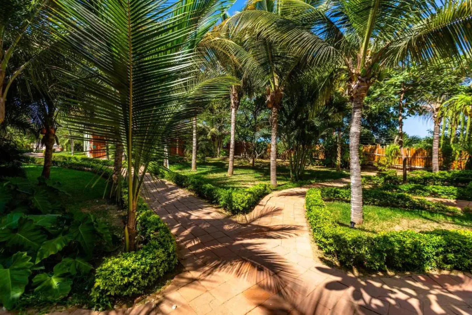 Hotel Punta Camarón Bungalows & Suites