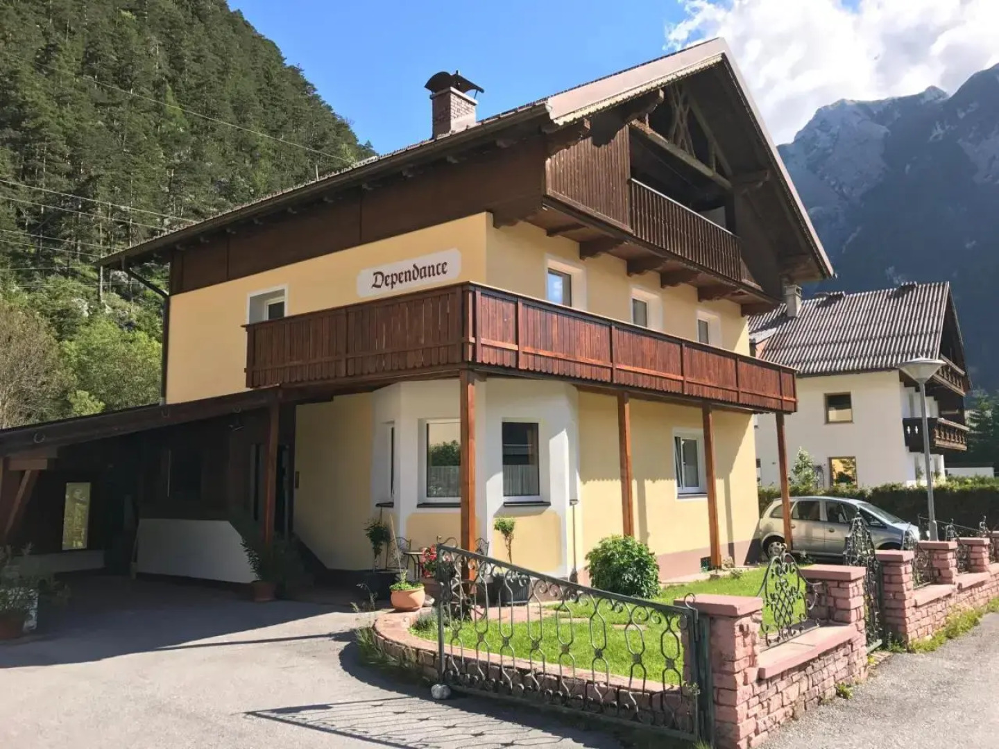 Haus Waldheim und Dependance