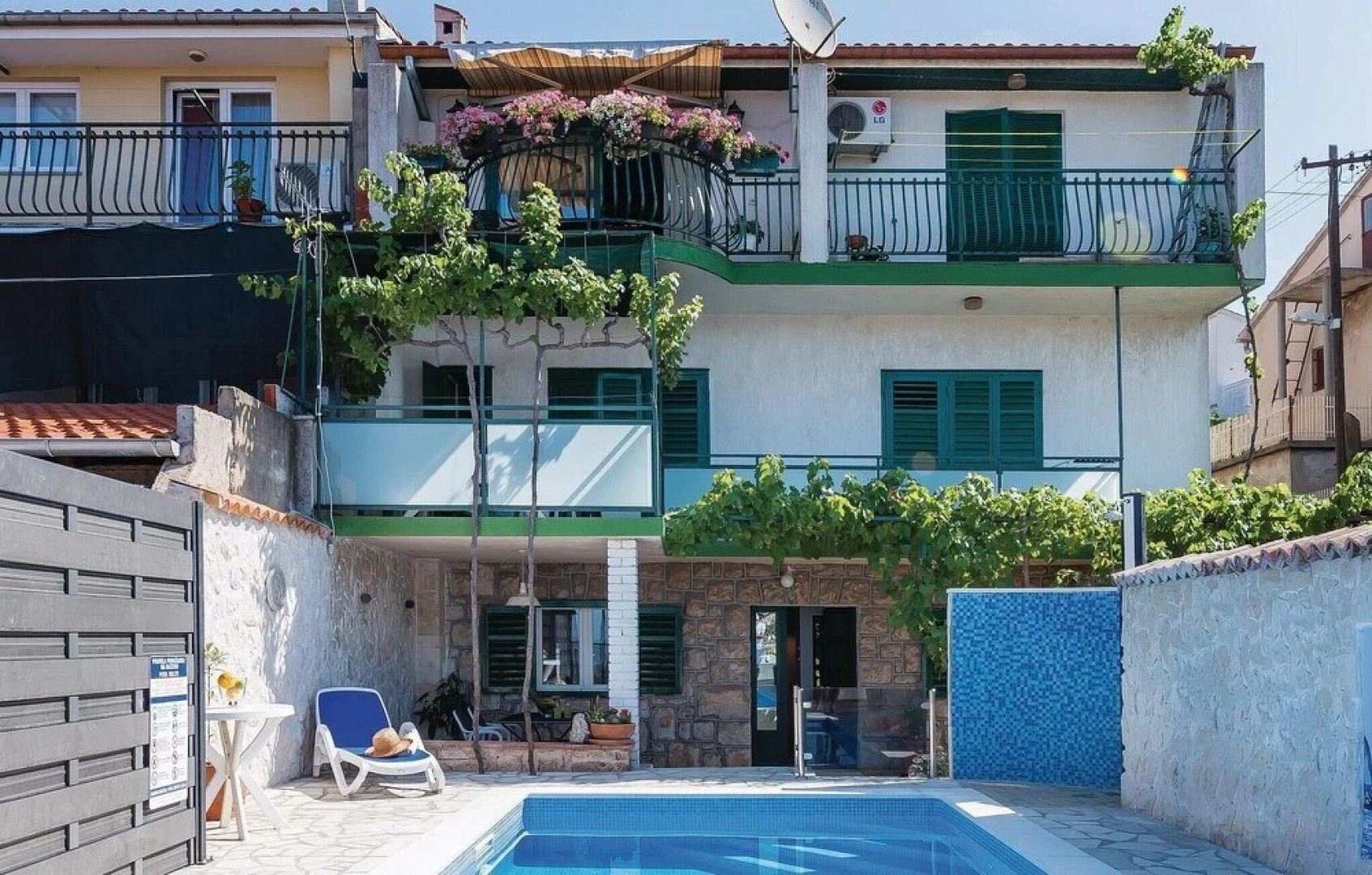 Awesome apartment in Sibenik w/ Outdoor swimming pool, Outdoor swimming pool and 3 Bedrooms
