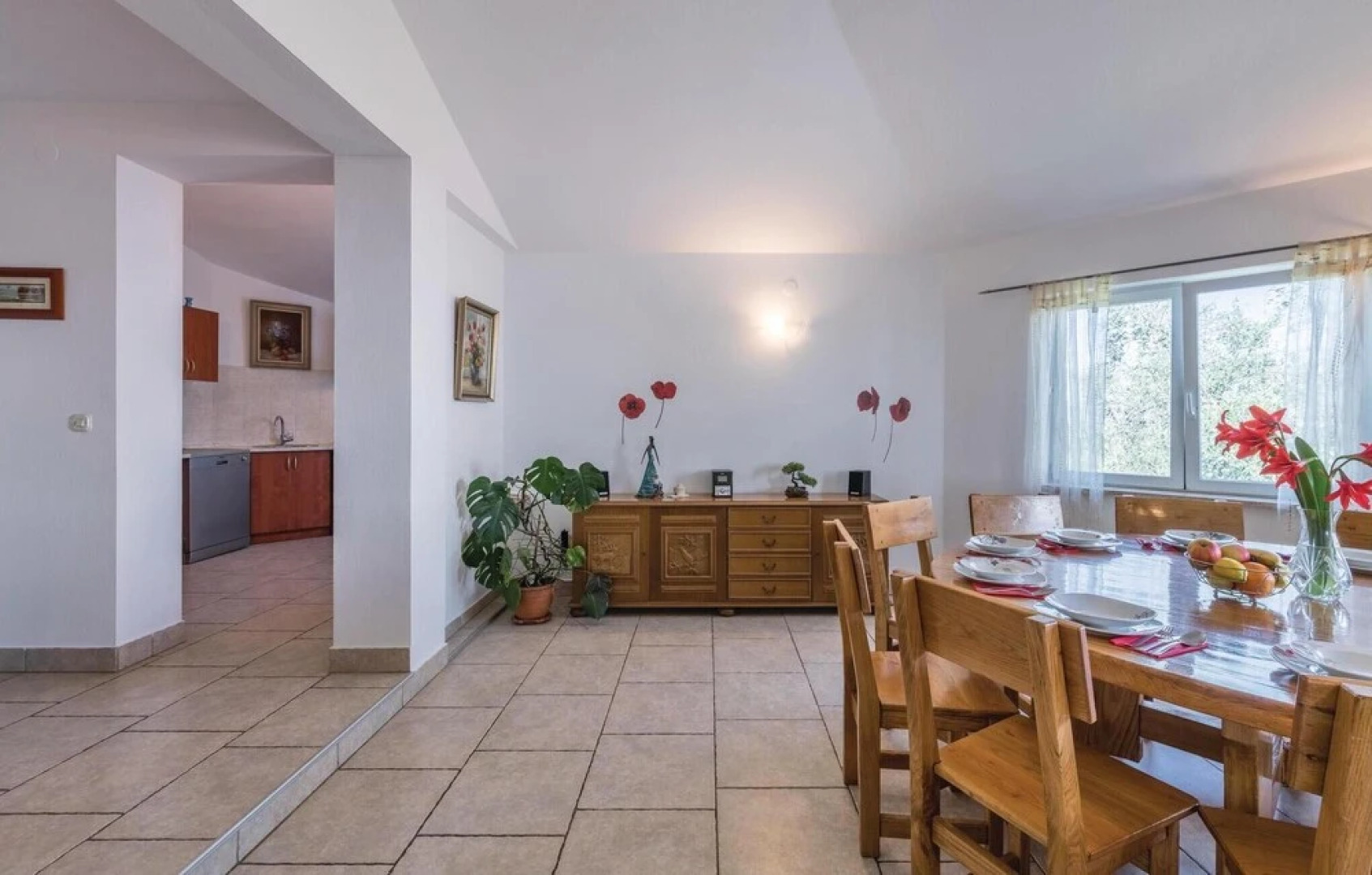 Amazing Home in Peruski With Wifi and 5 Bedrooms