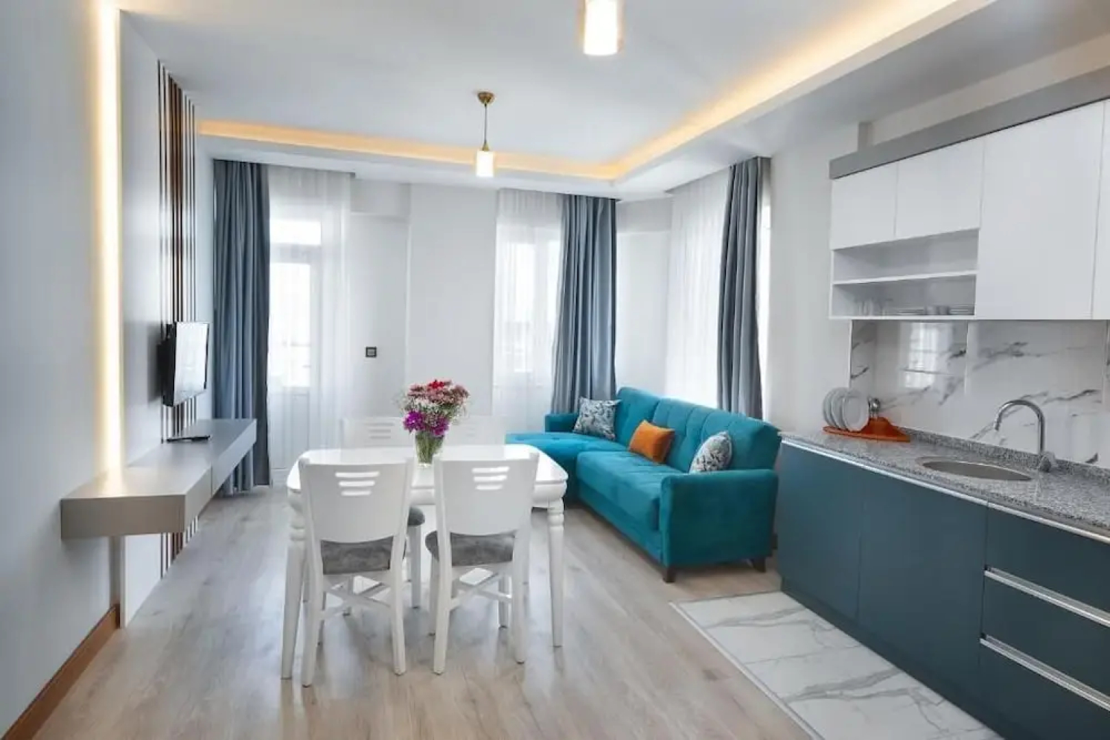 Citrus Luna Suite